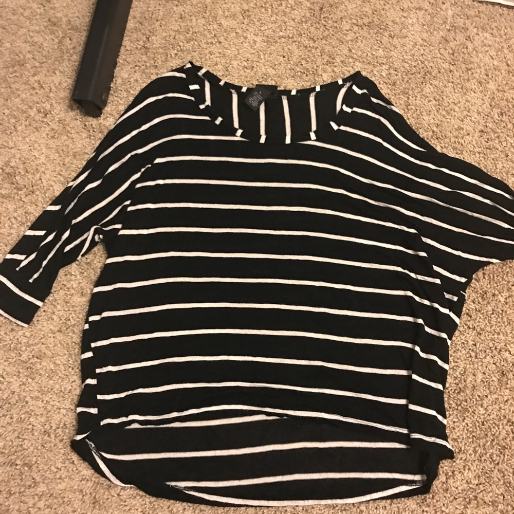 Rue 21 black white striped flowy top SZ L